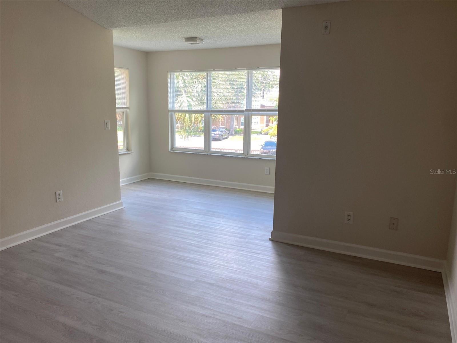 Image 2 of 14 For 4512 Commander Drive 1727