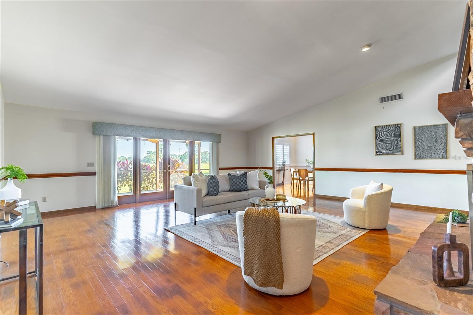 Image 10 of 36 For 320 Cambridge Drive