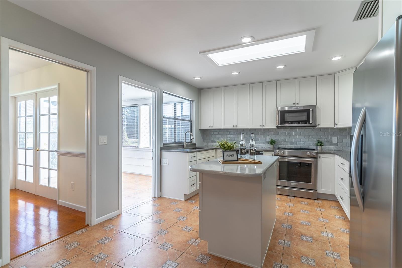 Image 12 of 36 For 320 Cambridge Drive