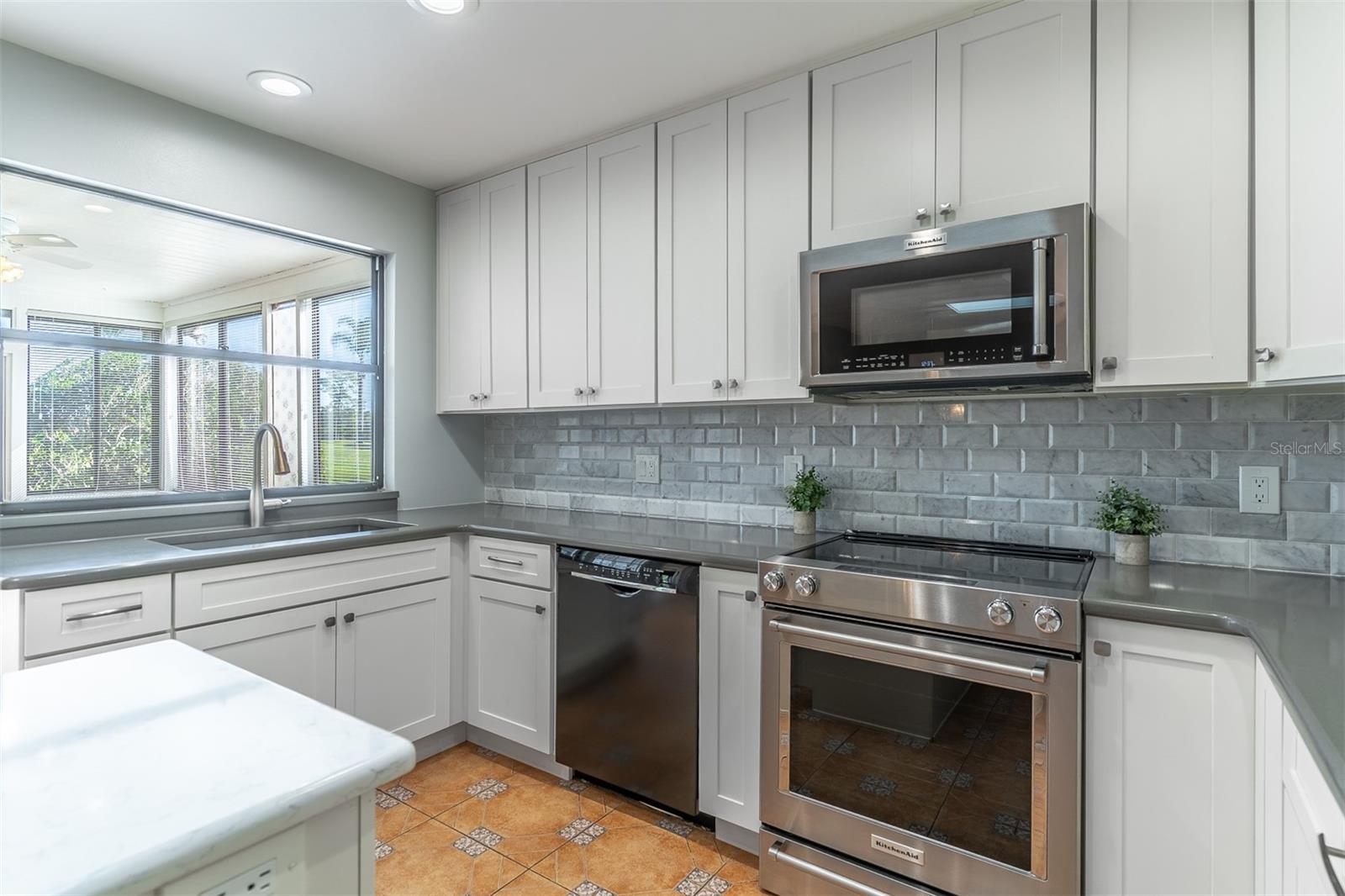 Image 13 of 36 For 320 Cambridge Drive