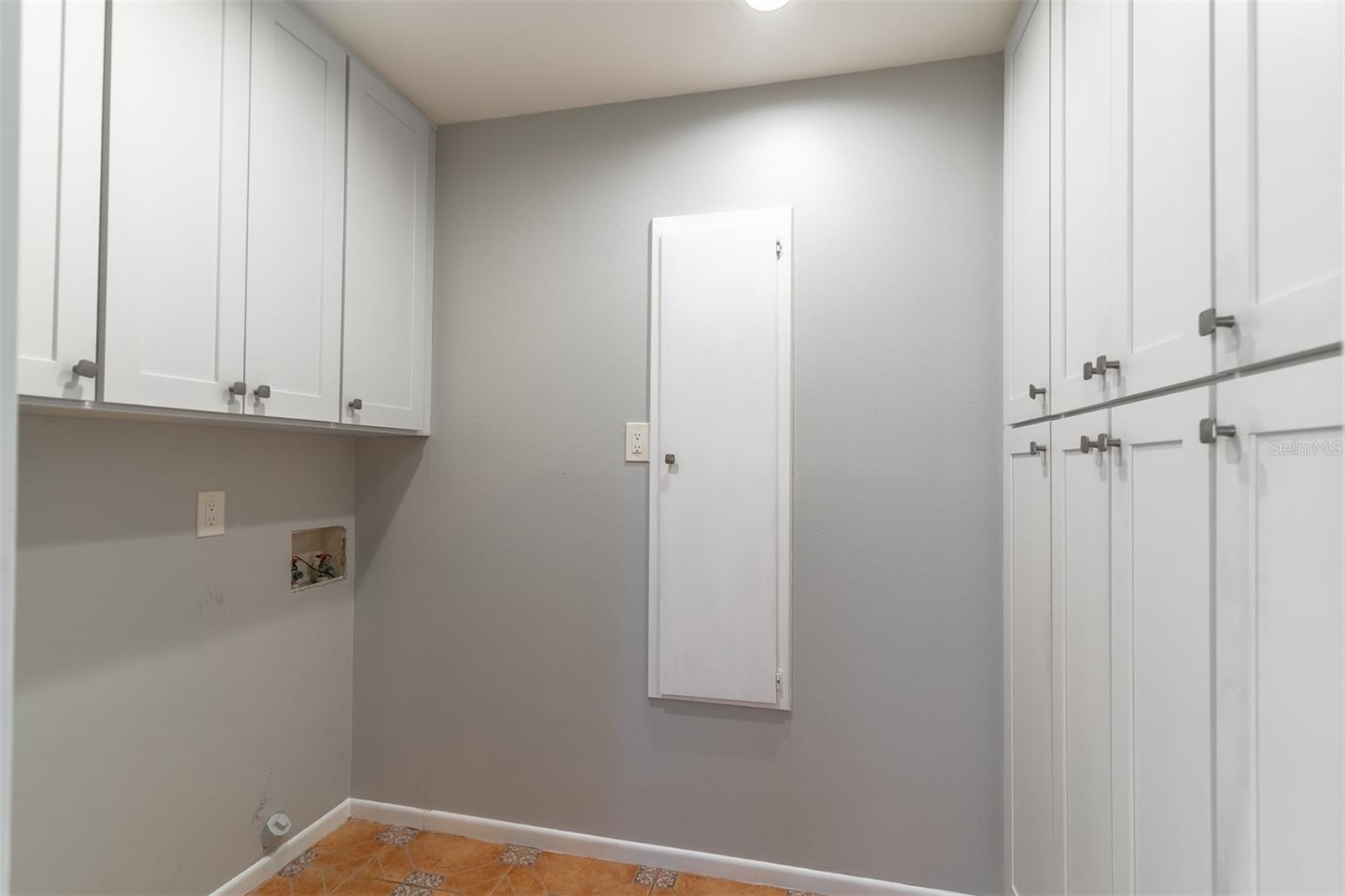 Image 15 of 36 For 320 Cambridge Drive