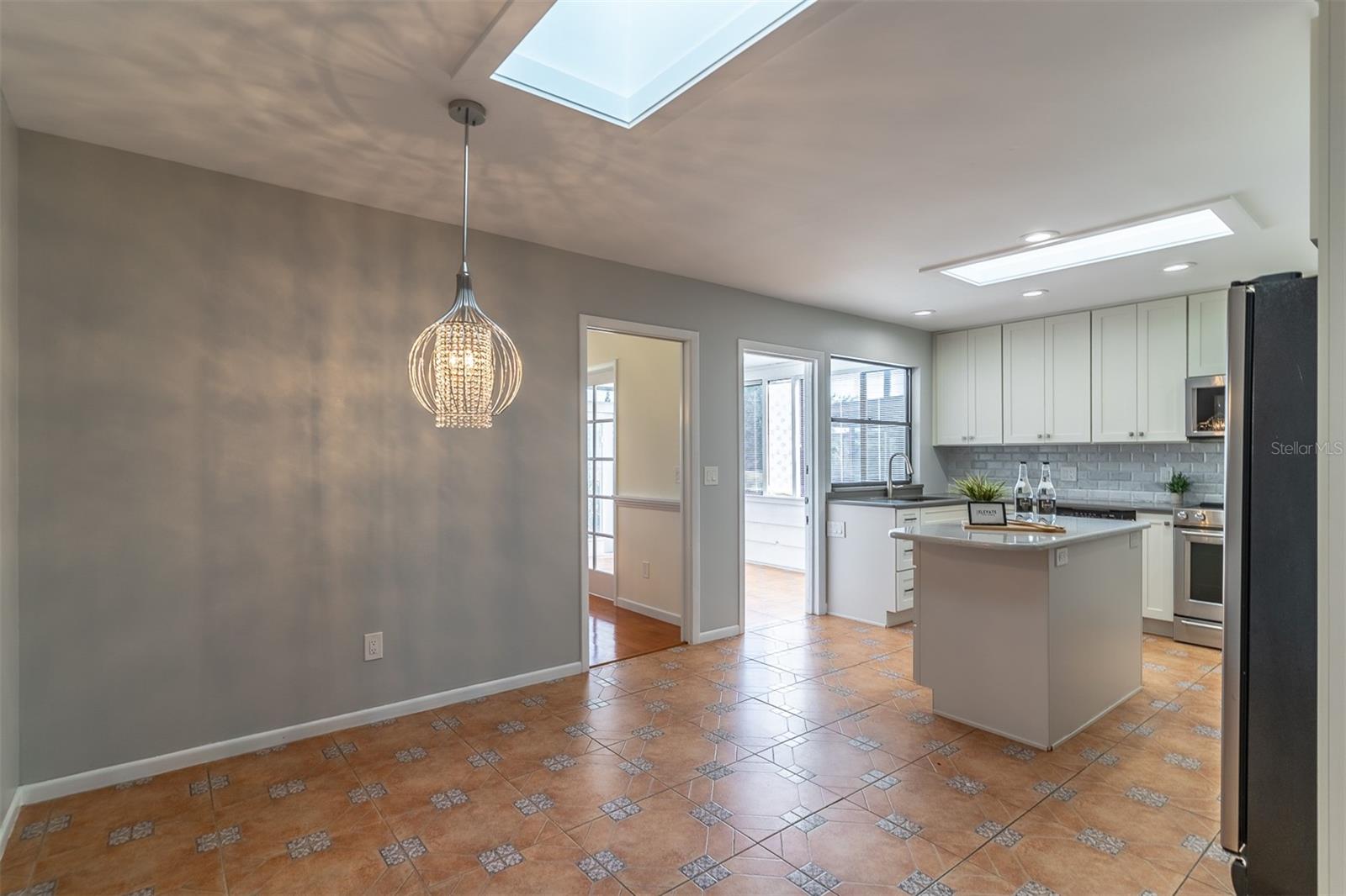 Image 16 of 36 For 320 Cambridge Drive