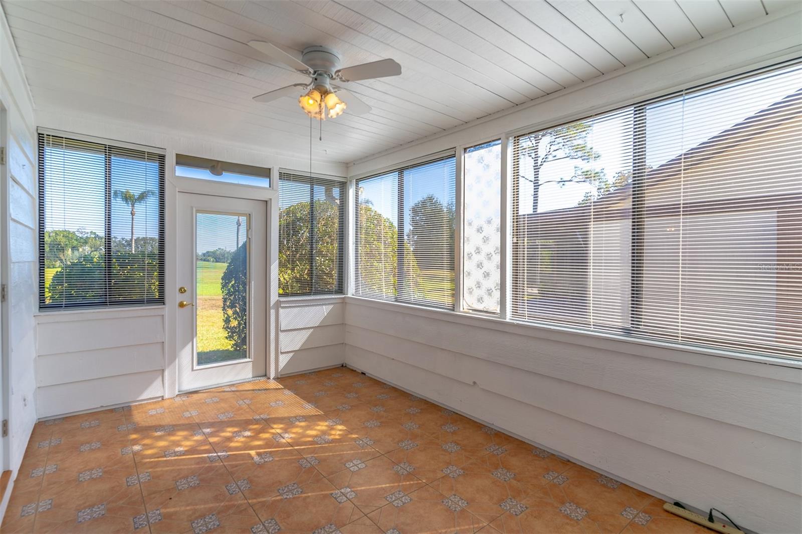 Image 17 of 36 For 320 Cambridge Drive