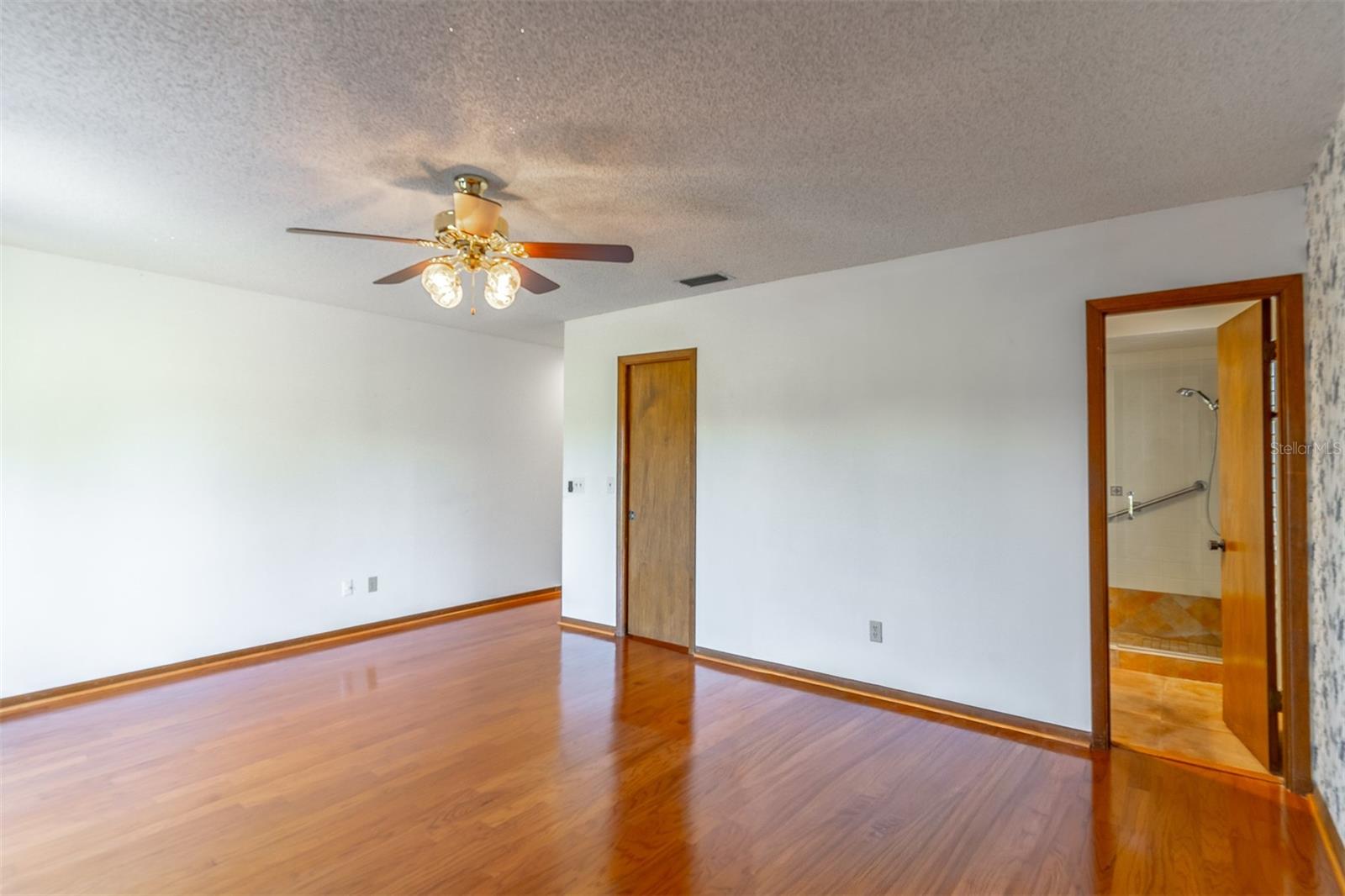 Image 20 of 36 For 320 Cambridge Drive