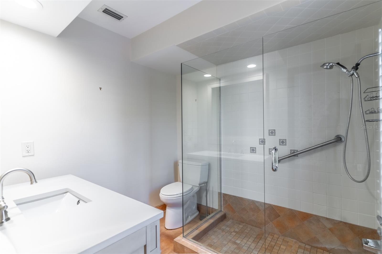 Image 21 of 36 For 320 Cambridge Drive