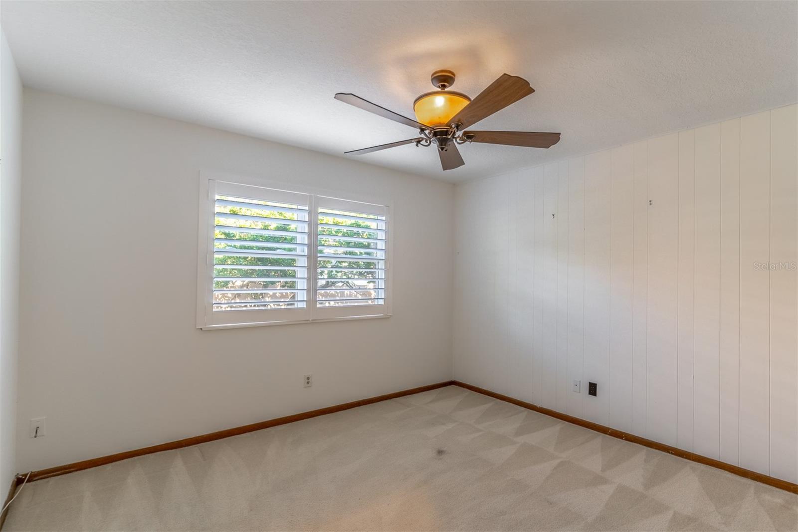 Image 22 of 36 For 320 Cambridge Drive