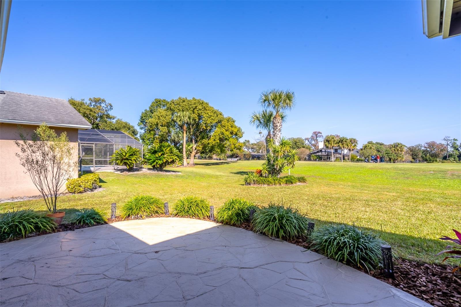 Image 27 of 36 For 320 Cambridge Drive