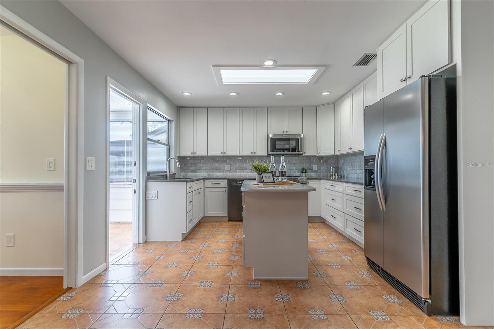 Image 5 of 36 For 320 Cambridge Drive