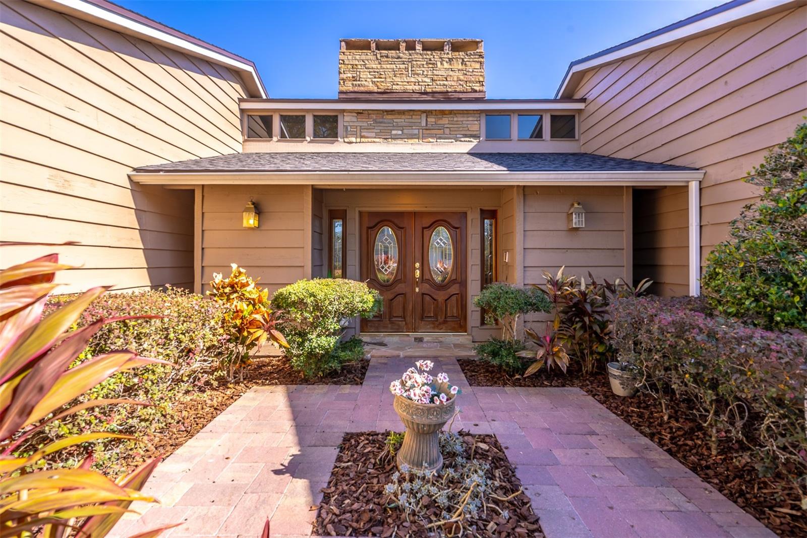 Image 8 of 36 For 320 Cambridge Drive