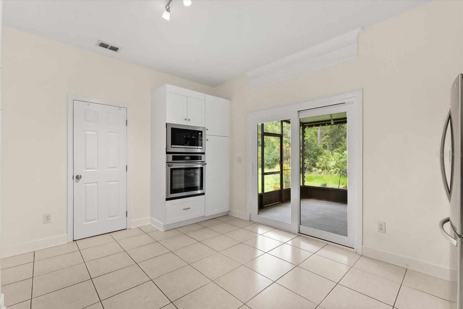 Image 11 of 26 For 471 Augustine Court