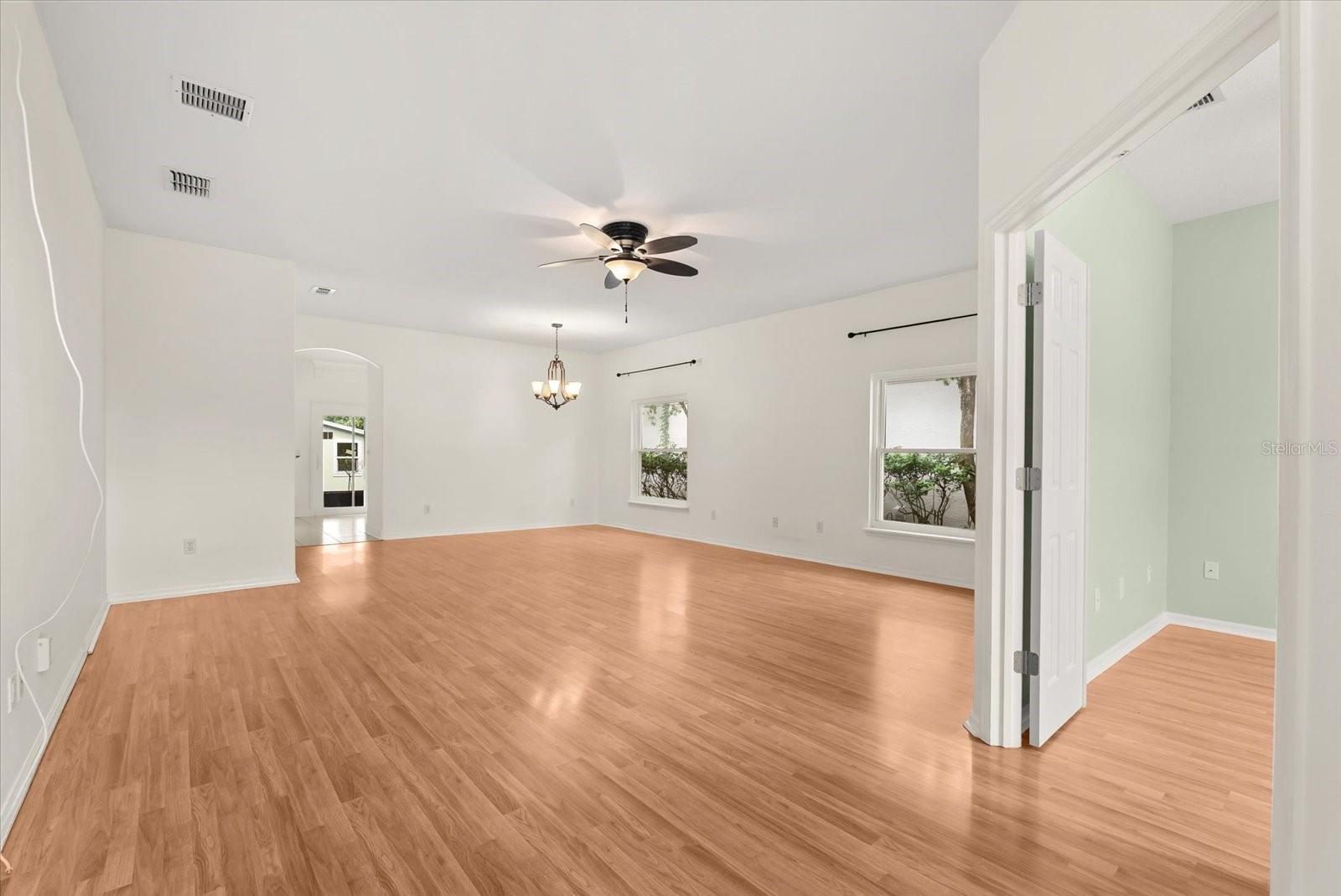 Image 13 of 26 For 471 Augustine Court