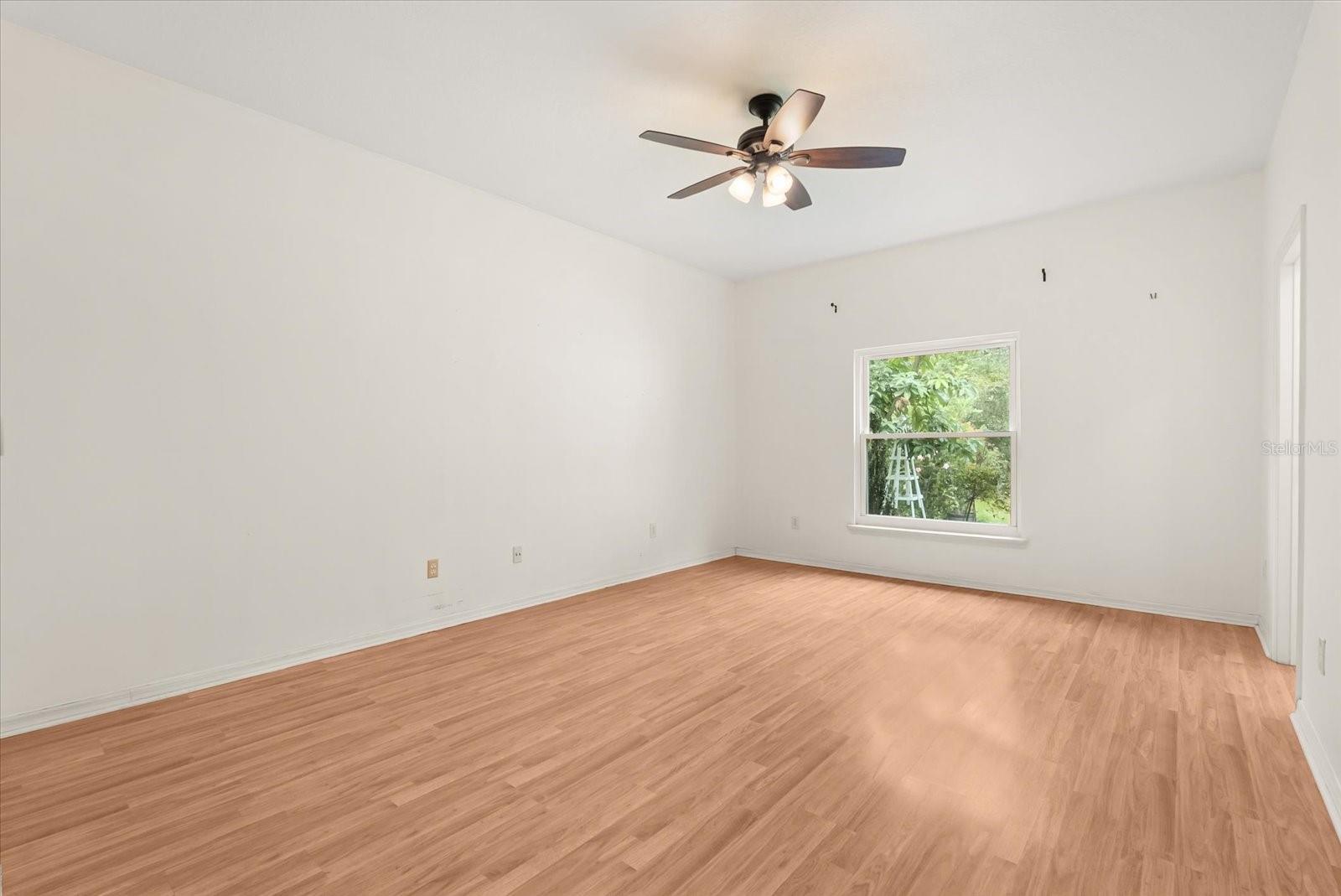 Image 18 of 26 For 471 Augustine Court
