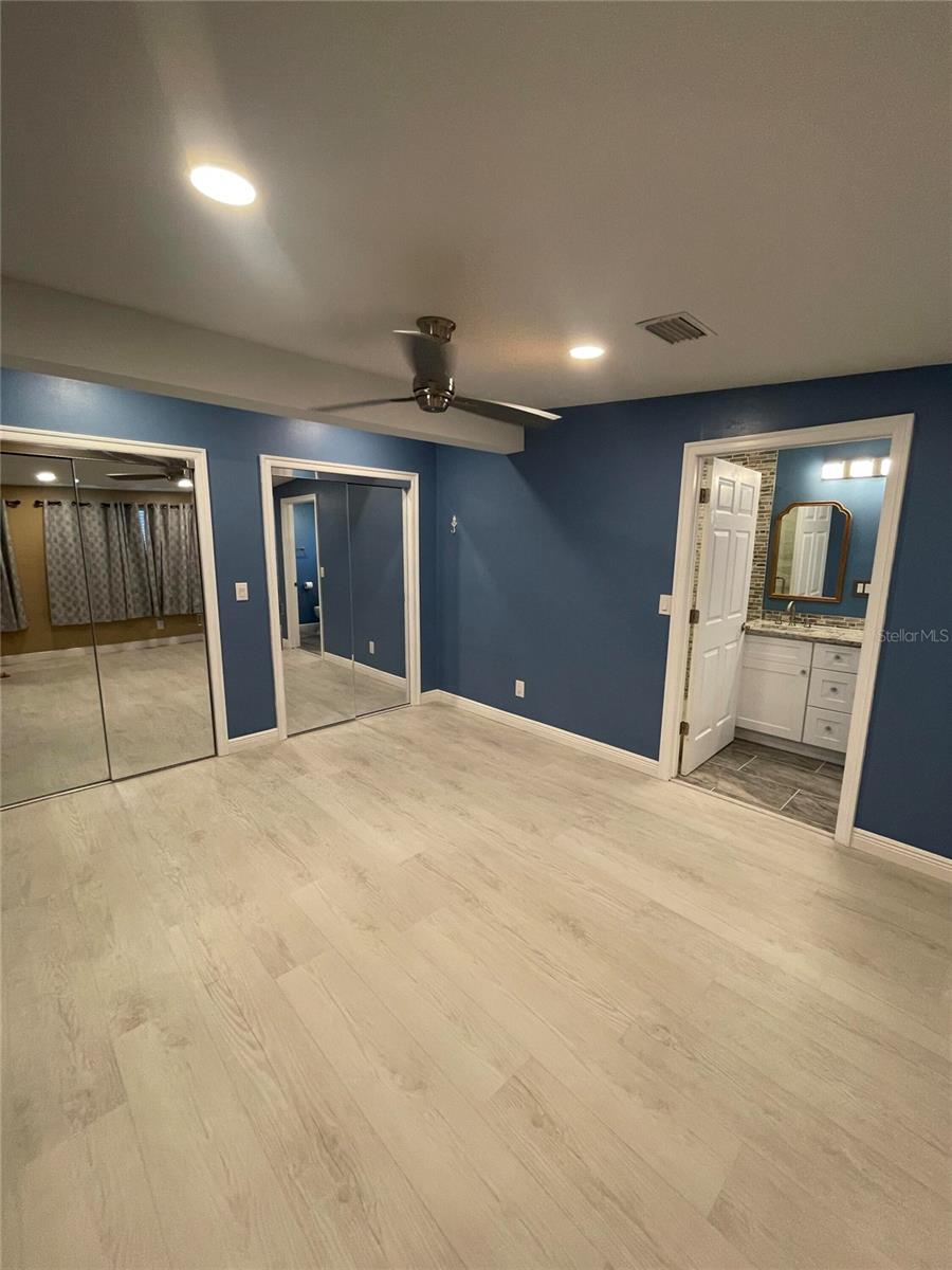 Image 16 of 34 For 781 Oleander Way S
