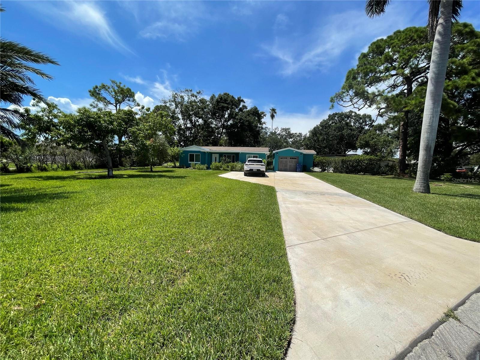 Image 2 of 34 For 781 Oleander Way S
