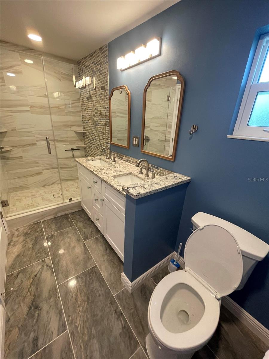 Image 20 of 34 For 781 Oleander Way S