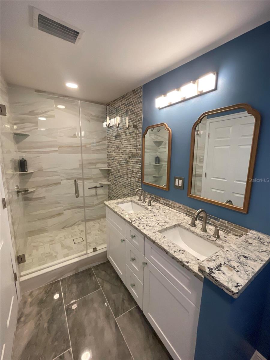 Image 21 of 34 For 781 Oleander Way S