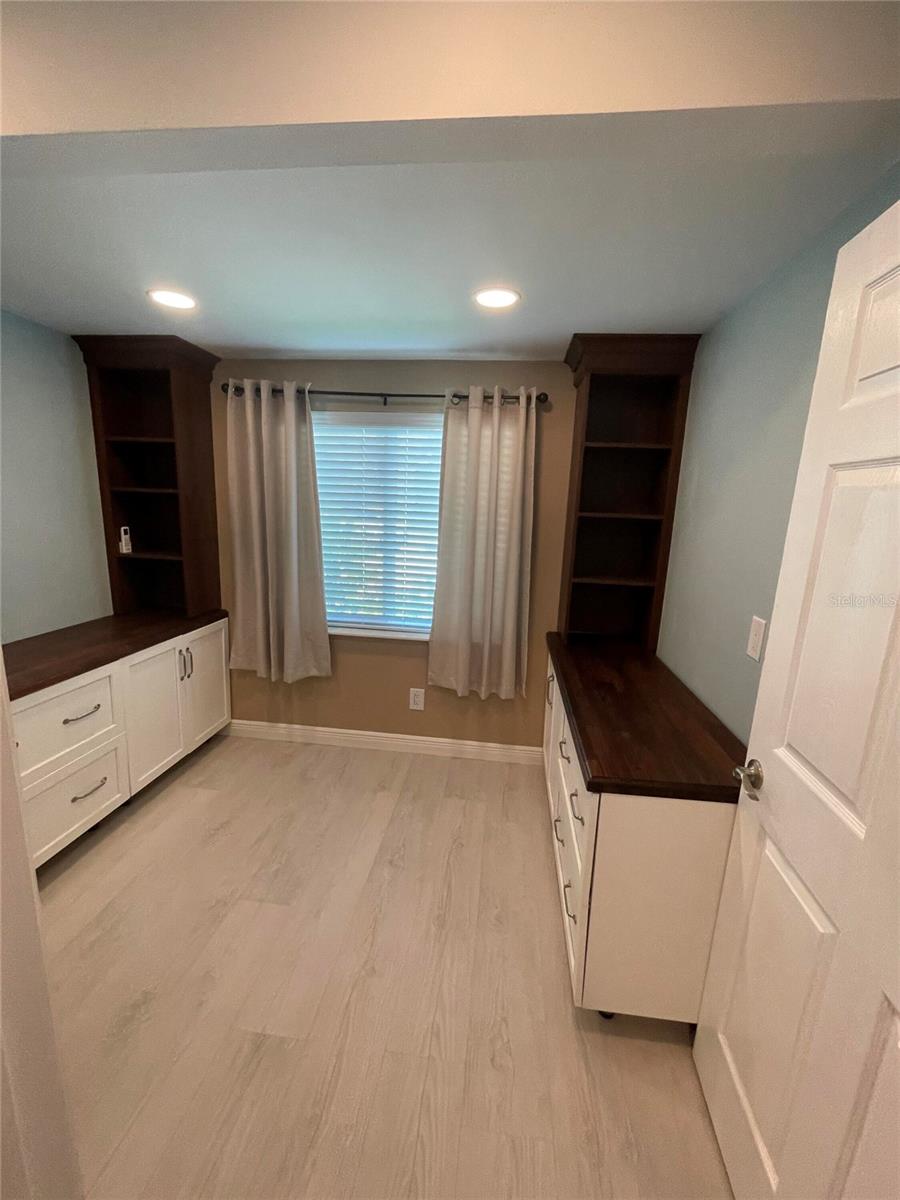 Image 23 of 34 For 781 Oleander Way S