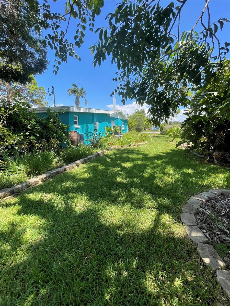 Image 4 of 34 For 781 Oleander Way S