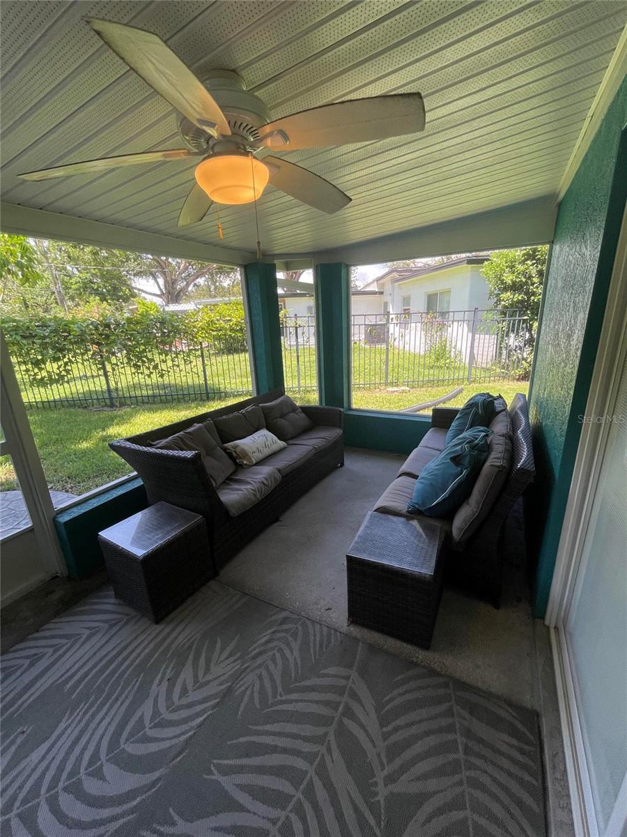 Image 6 of 34 For 781 Oleander Way S