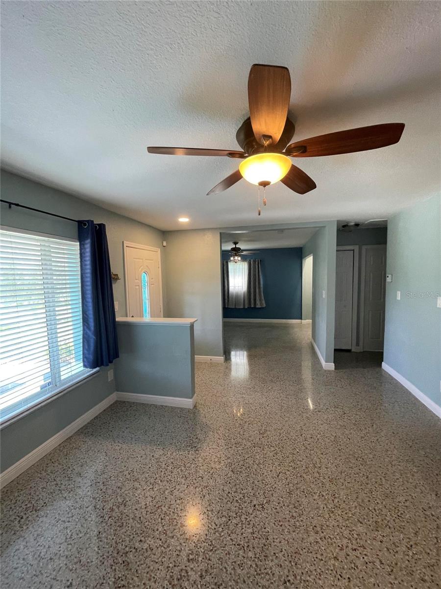 Image 8 of 34 For 781 Oleander Way S