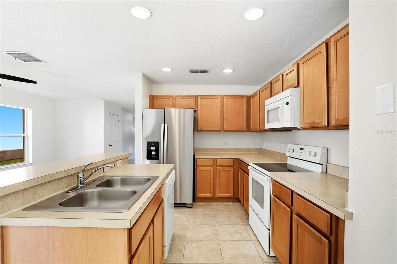 Image 13 of 34 For 521 Interlude Lane H