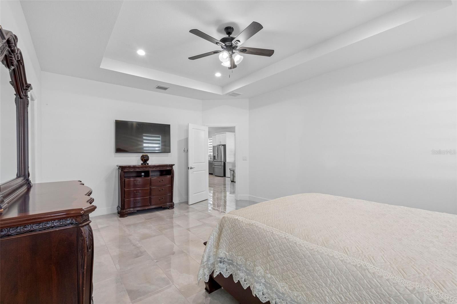 Image 31 of 64 For 8920 Newport Avenue