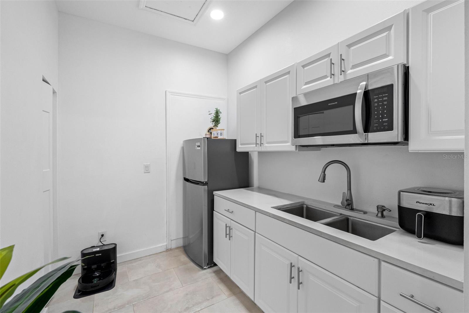 Image 39 of 64 For 8920 Newport Avenue