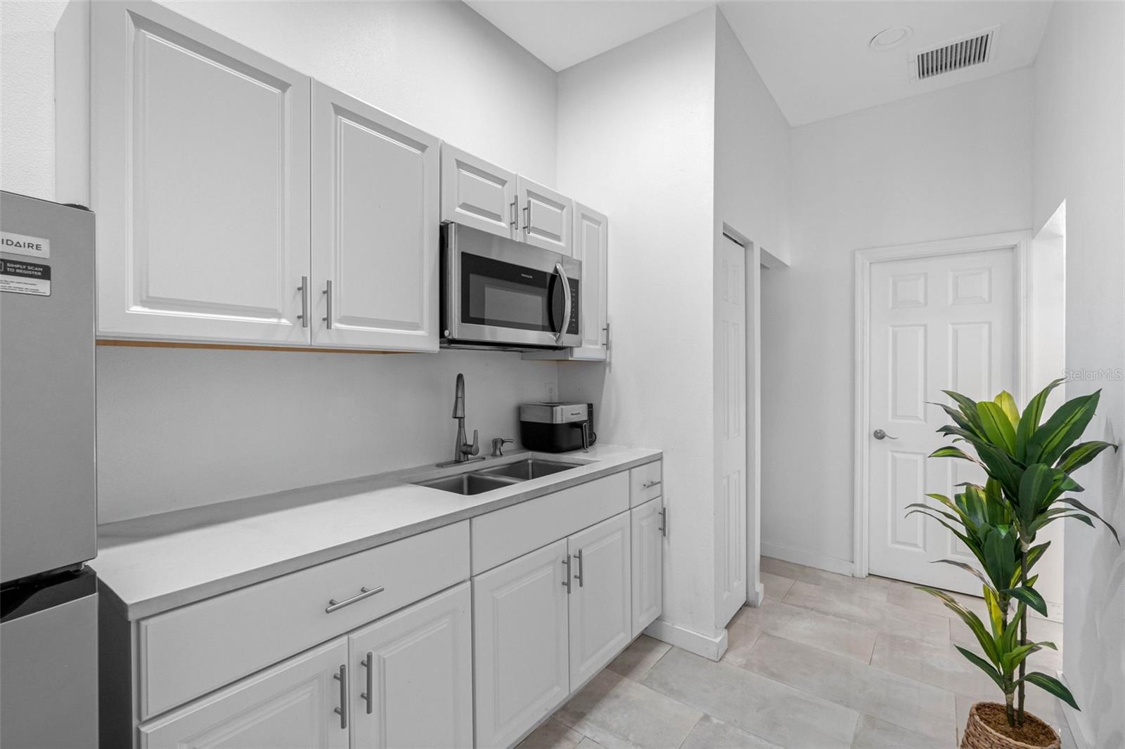 Image 40 of 64 For 8920 Newport Avenue