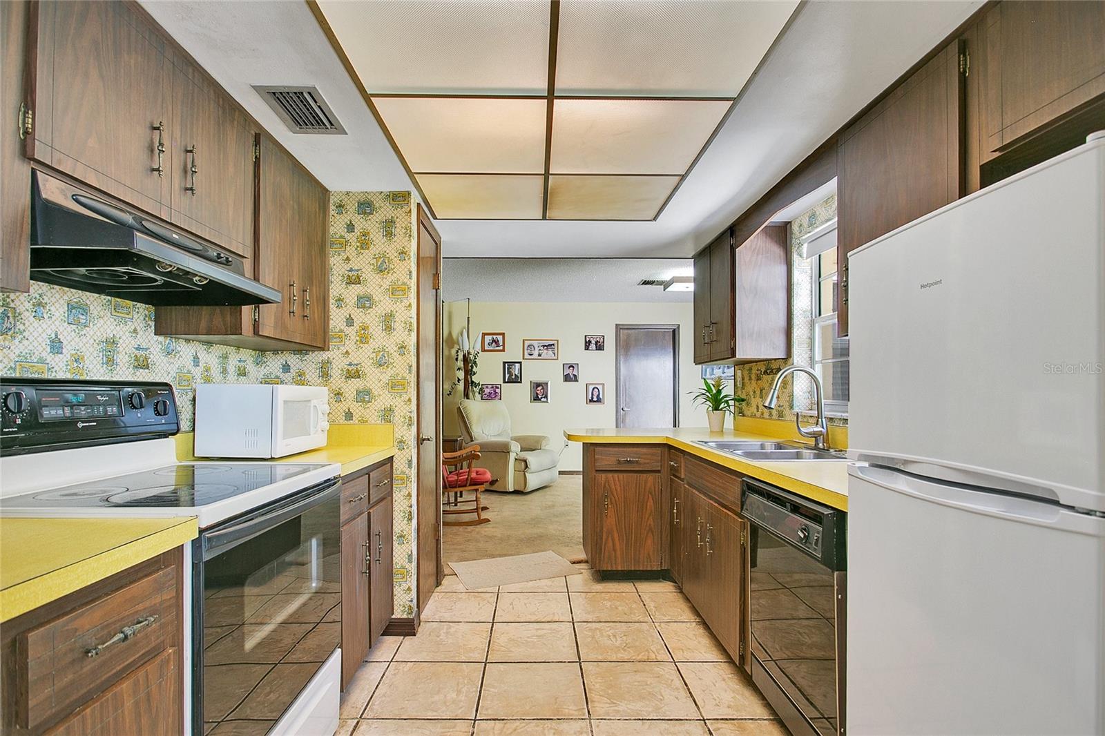 Image 14 of 36 For 4490 Foxchase Drive