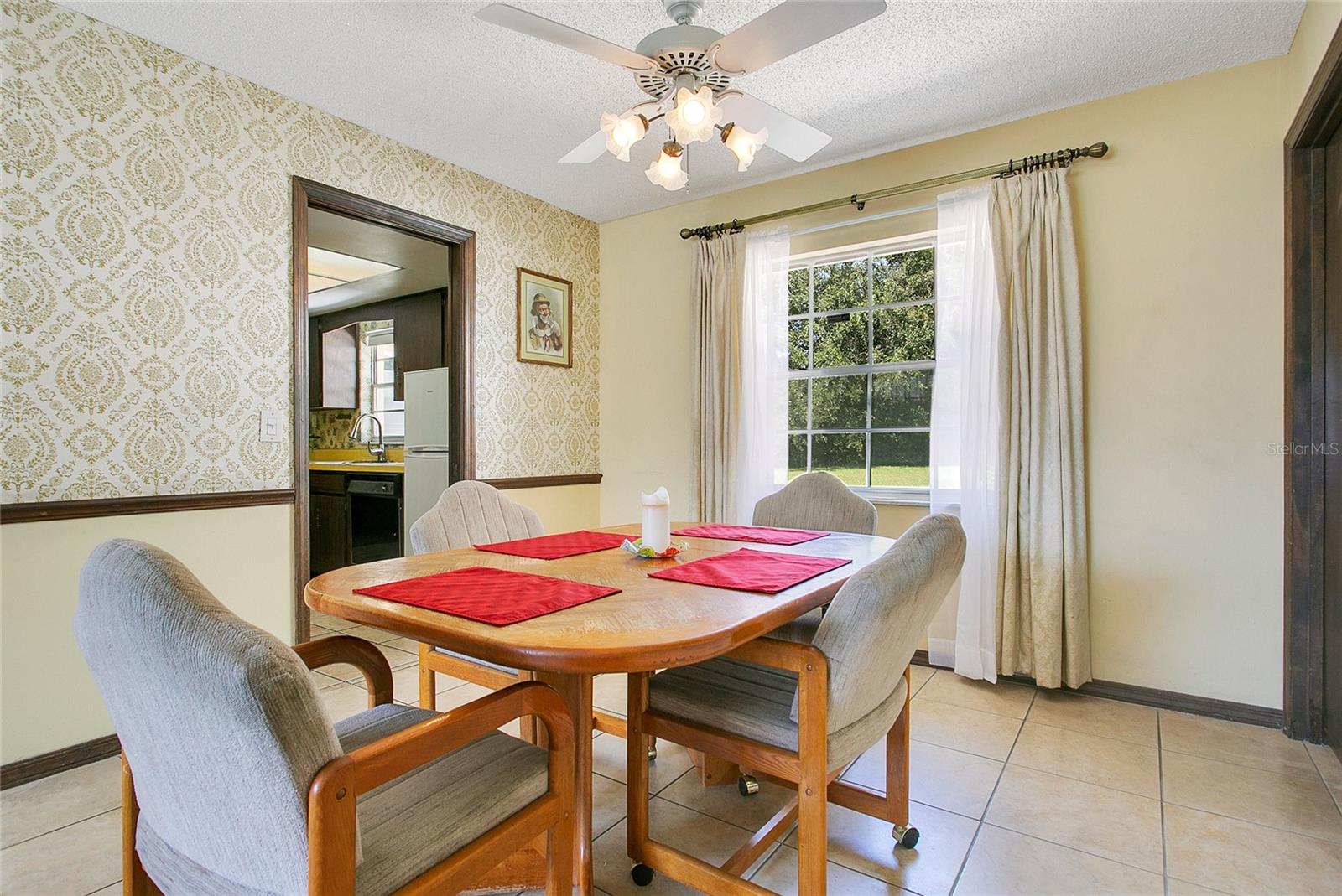 Image 7 of 36 For 4490 Foxchase Drive