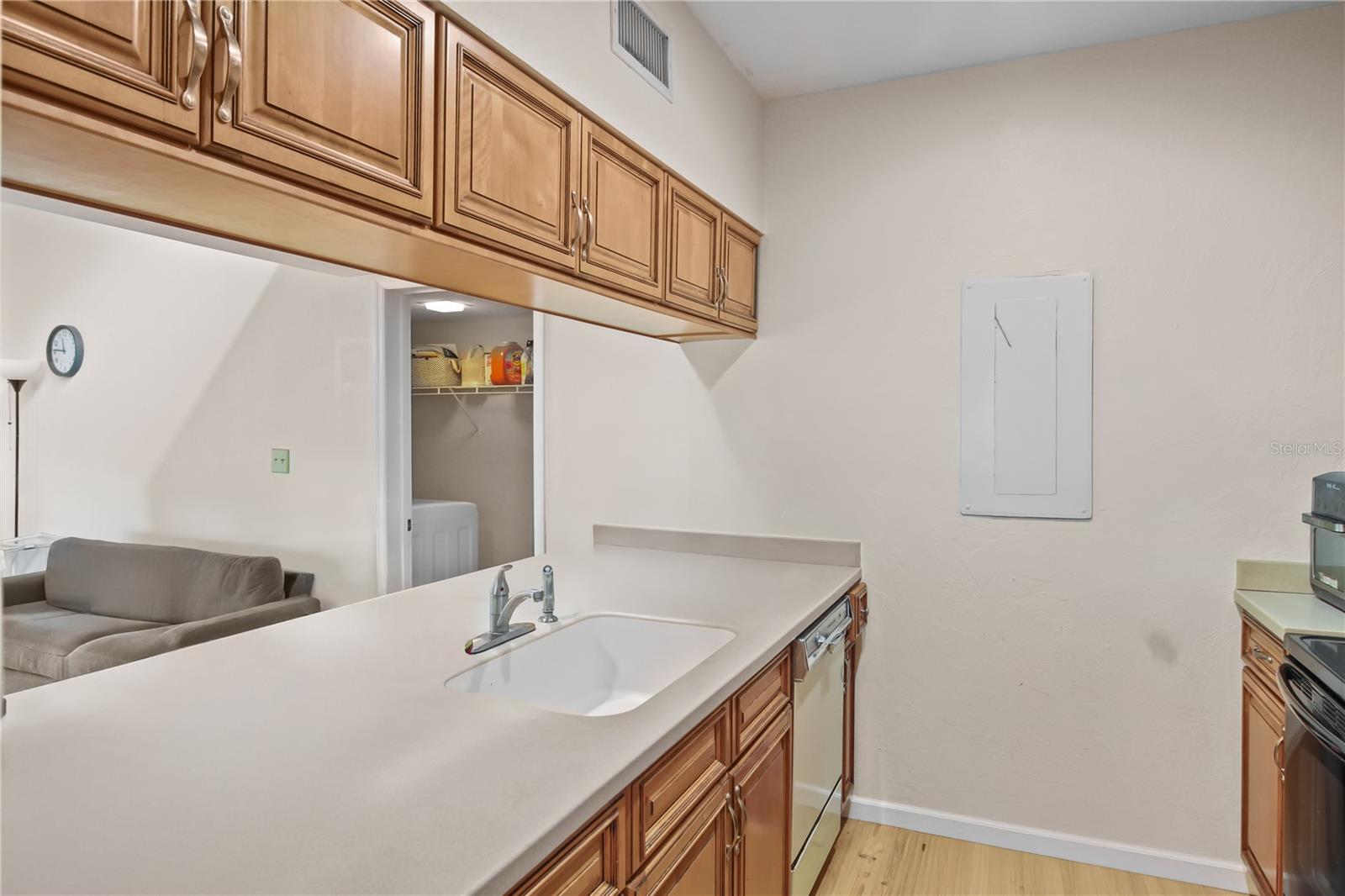 Image 5 of 18 For 3566 Camelot Drive 6