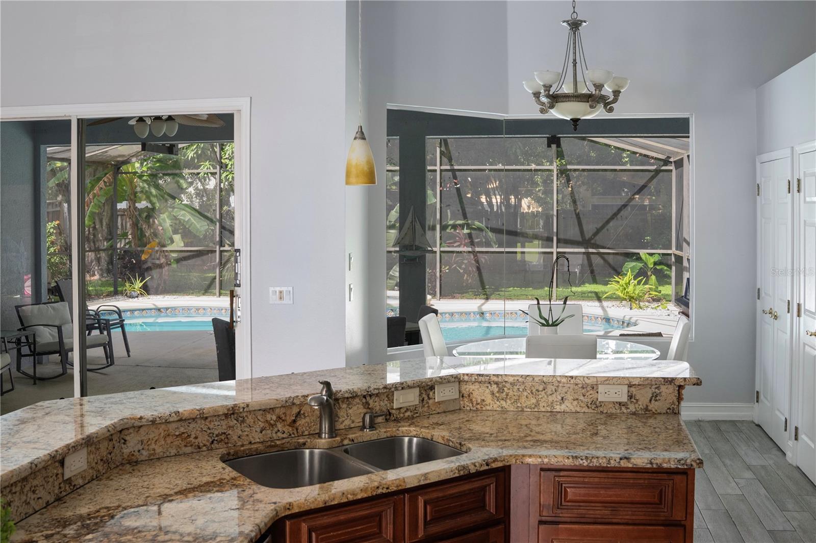 Image 11 of 37 For 10095 Brandon Circle