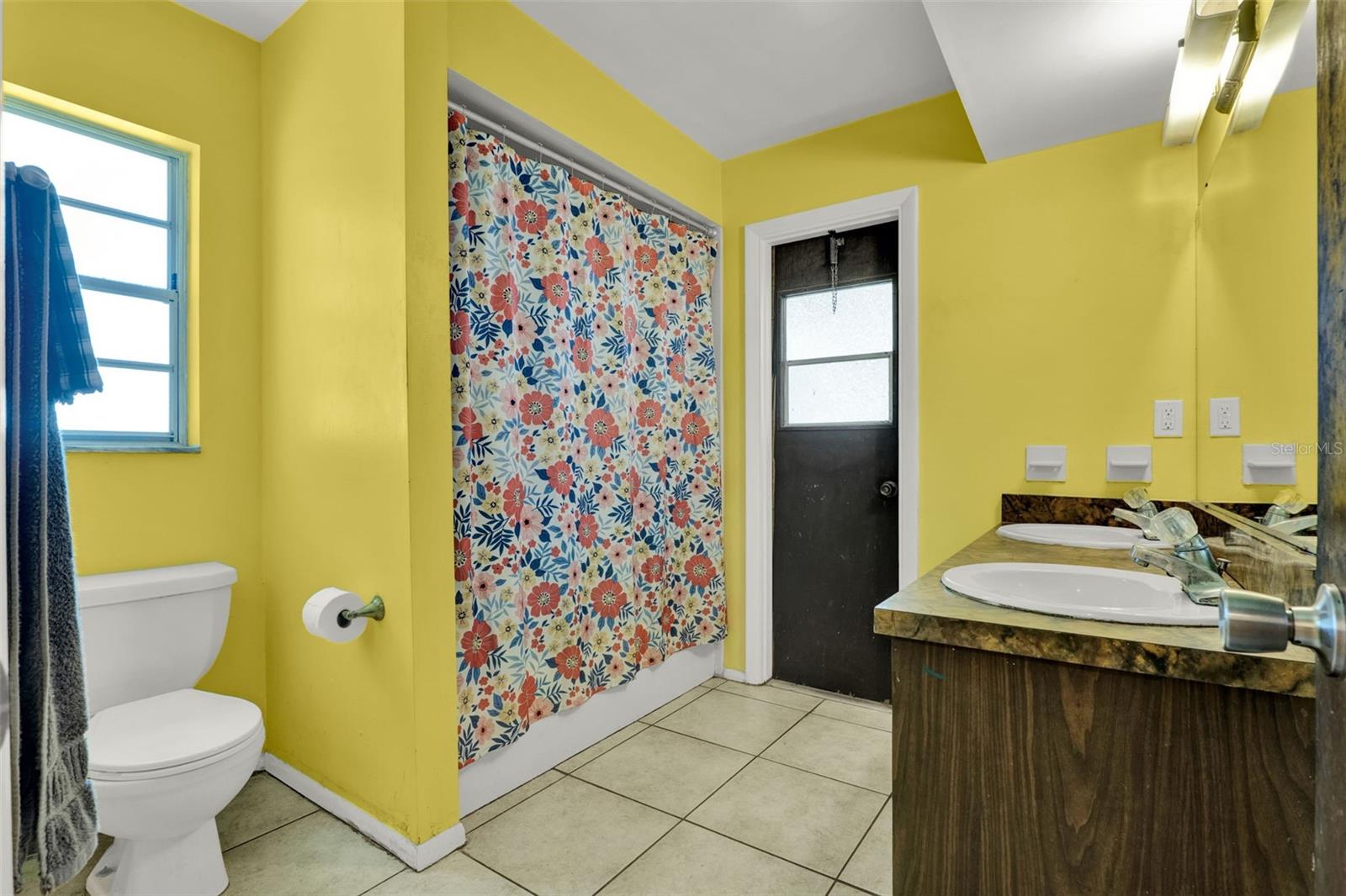 Image 16 of 19 For 205 Key West Court