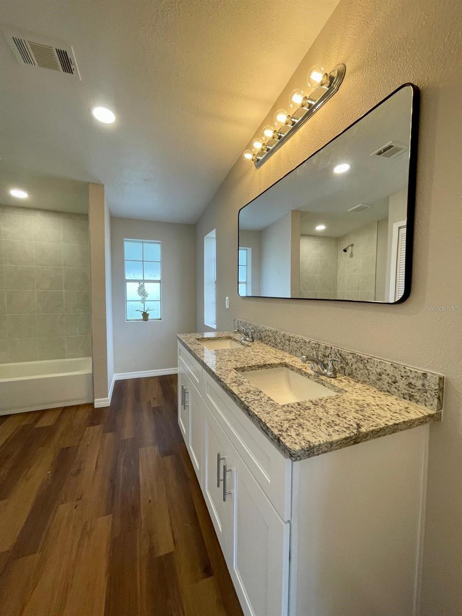 Image 18 of 37 For 14025 Royal Fern Way