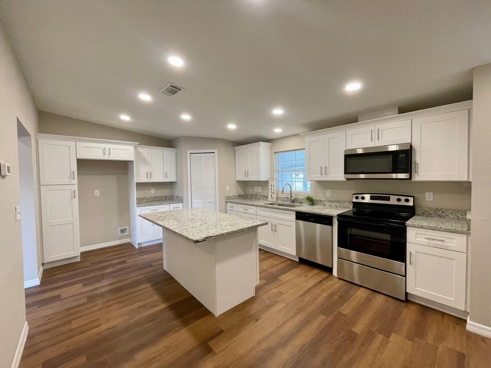 Image 8 of 37 For 14025 Royal Fern Way