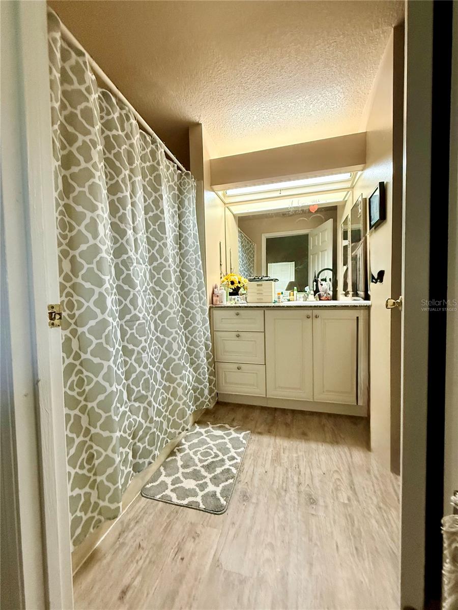 Image 16 of 33 For 905 Northern Dancer Way 207