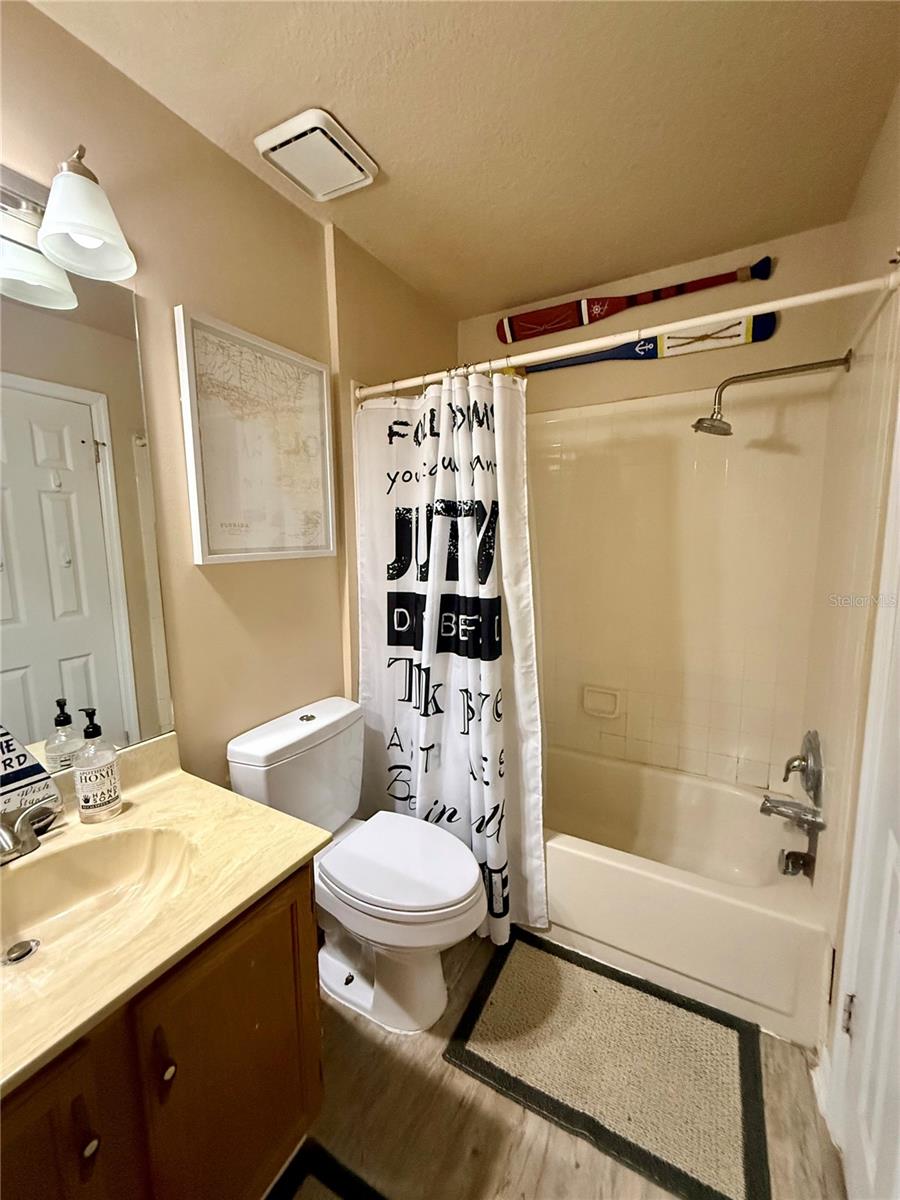 Image 19 of 33 For 905 Northern Dancer Way 207
