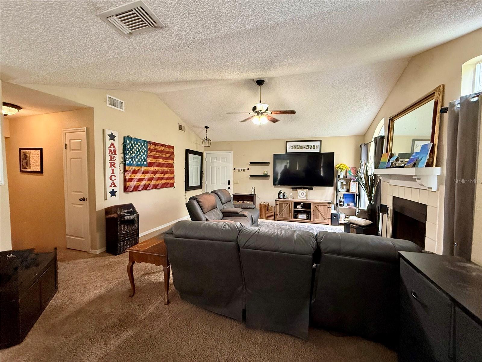 Image 7 of 33 For 905 Northern Dancer Way 207