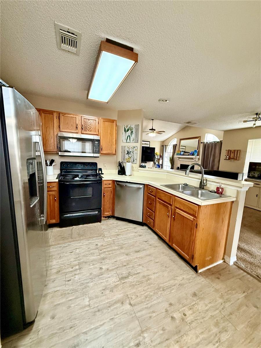 Image 9 of 33 For 905 Northern Dancer Way 207