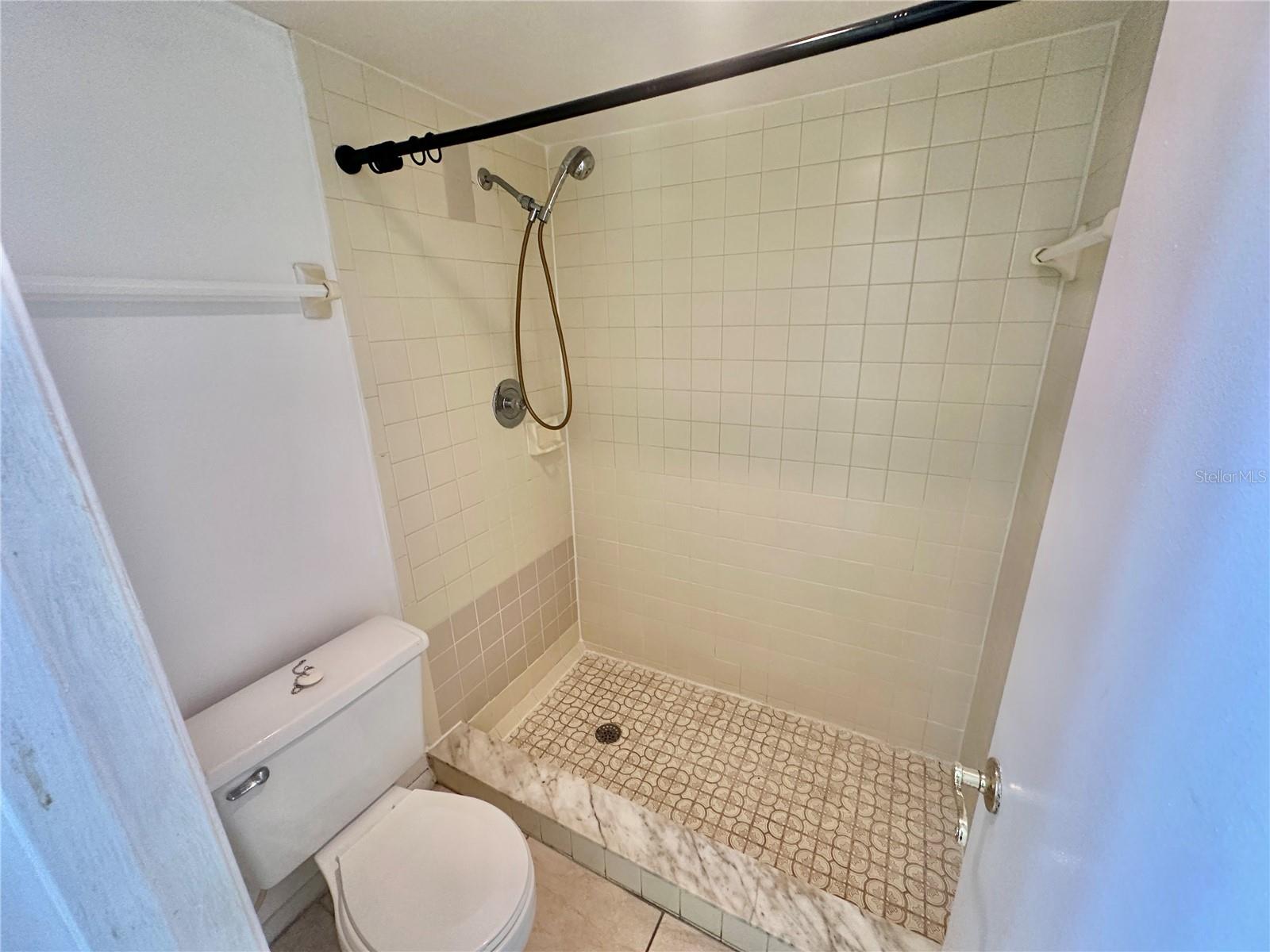Image 12 of 14 For 2549 Oak Avenue B