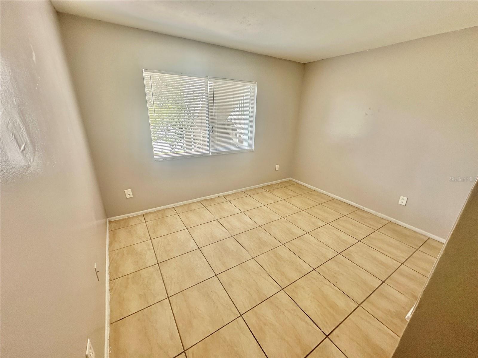 Image 5 of 14 For 2549 Oak Avenue B