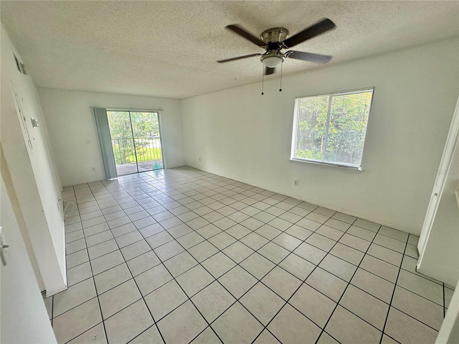 Image 3 of 14 For 2550 Park Avenue D