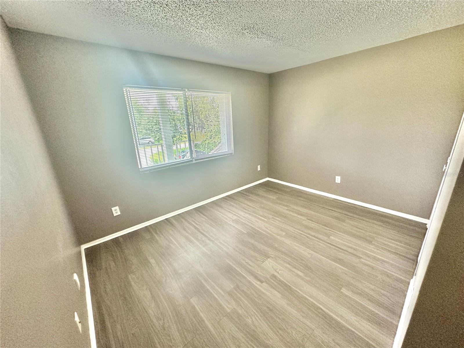 Image 5 of 13 For 2549 Oak Avenue D