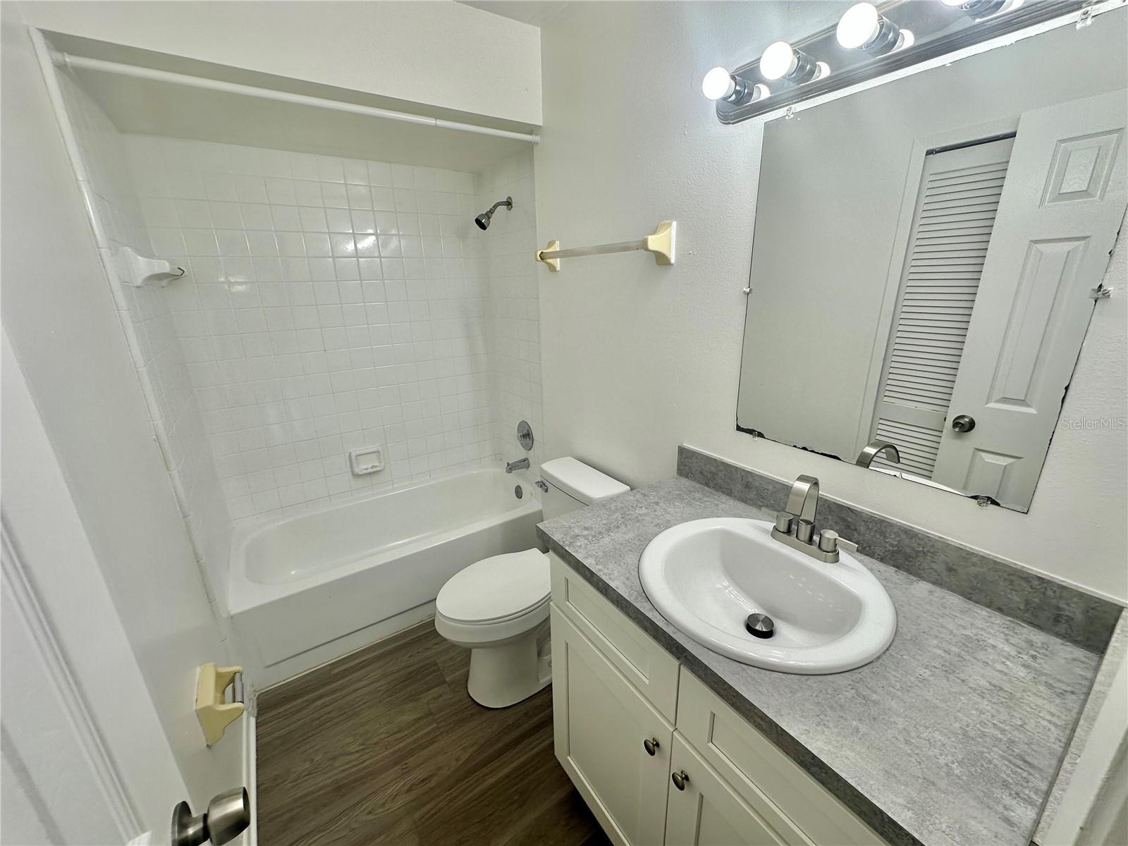 Image 7 of 13 For 2549 Oak Avenue D