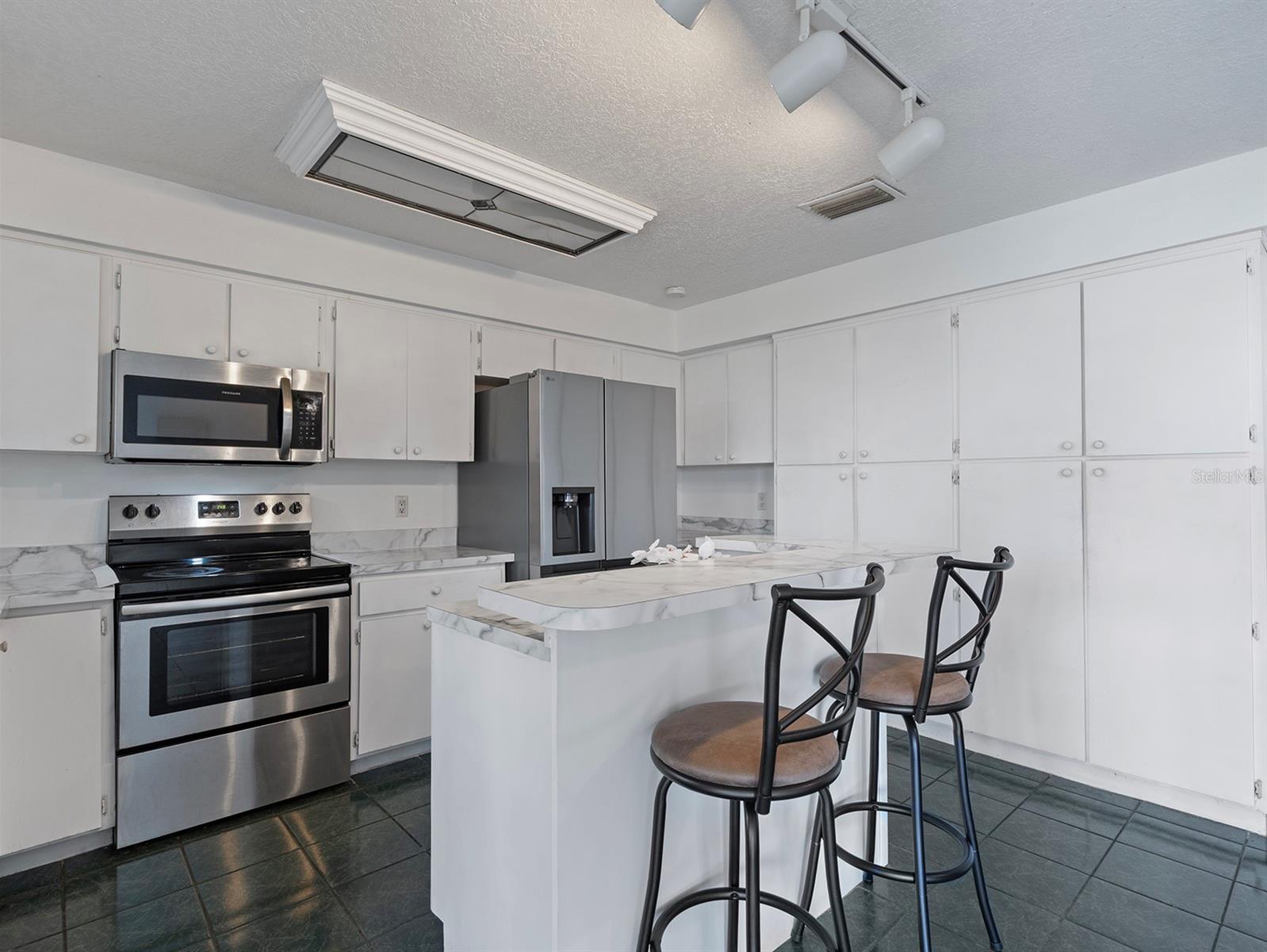 Image 15 of 73 For 3480 Lakeshore Boulevard
