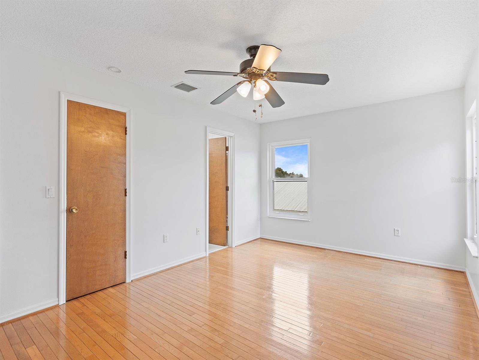Image 42 of 73 For 3480 Lakeshore Boulevard