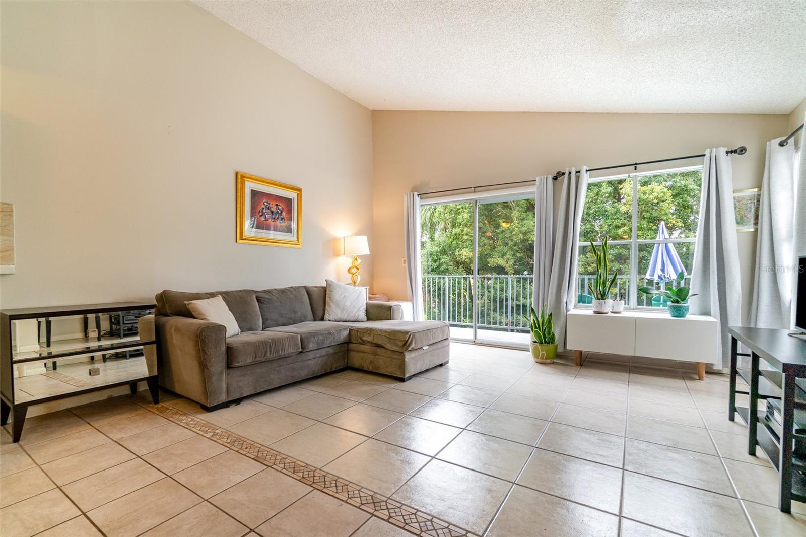 Image 11 of 34 For 2560 Woodgate Boulevard 207