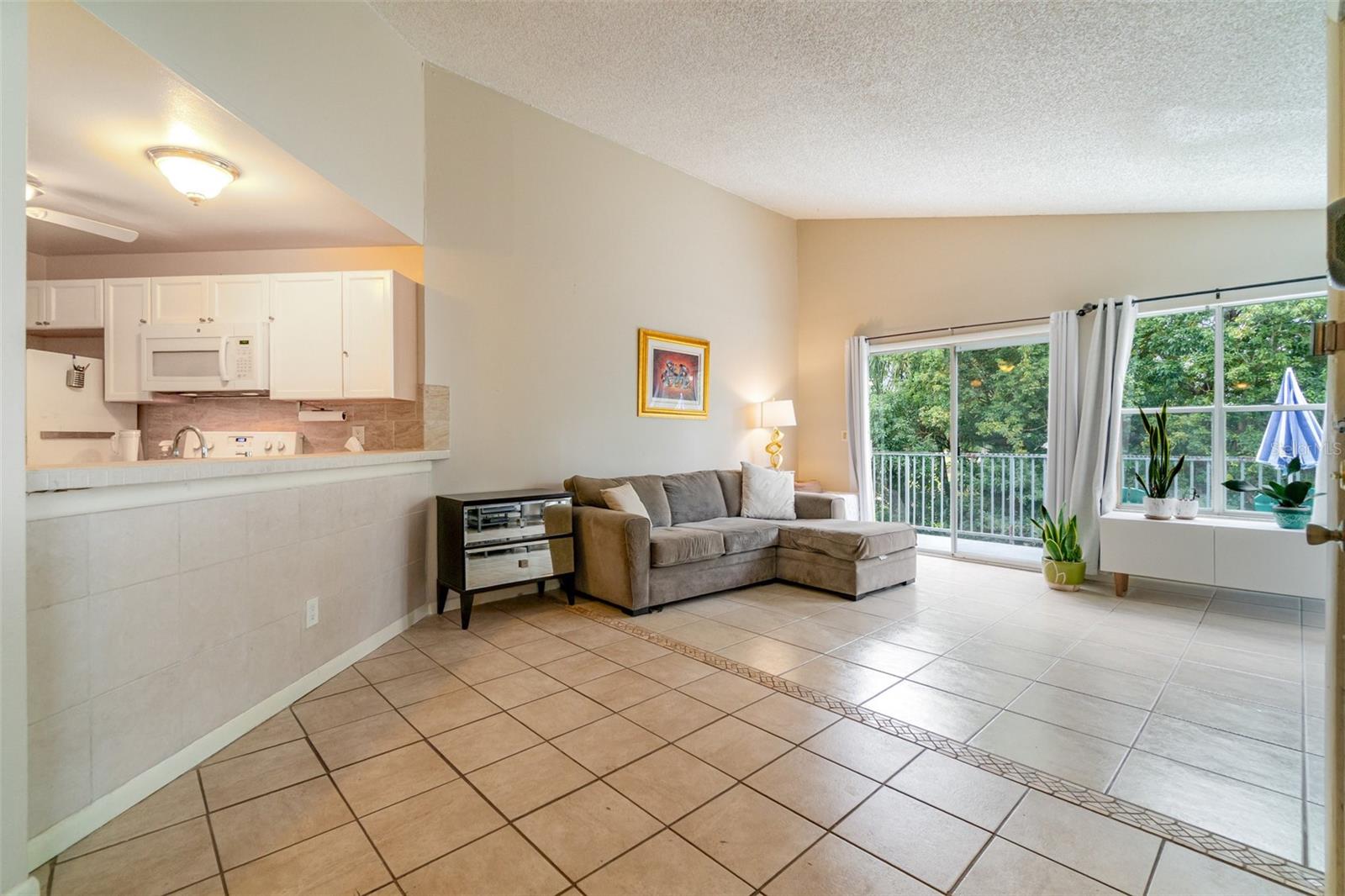 Image 12 of 34 For 2560 Woodgate Boulevard 207