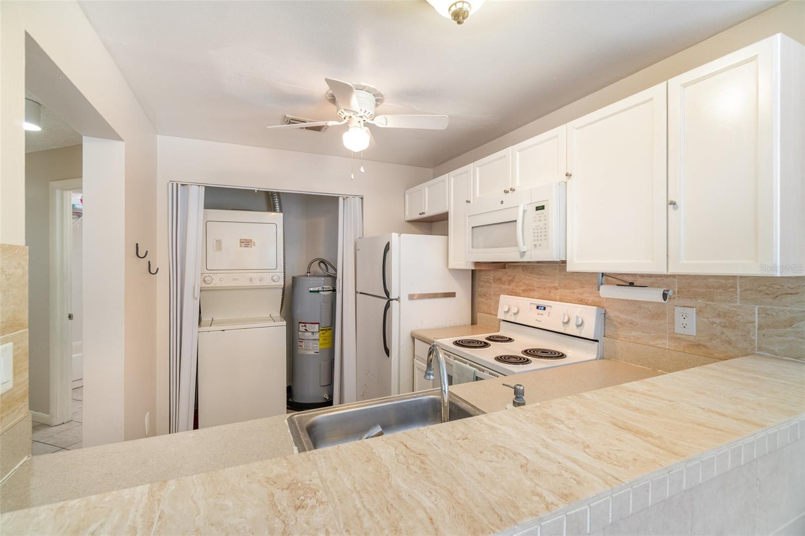 Image 18 of 34 For 2560 Woodgate Boulevard 207
