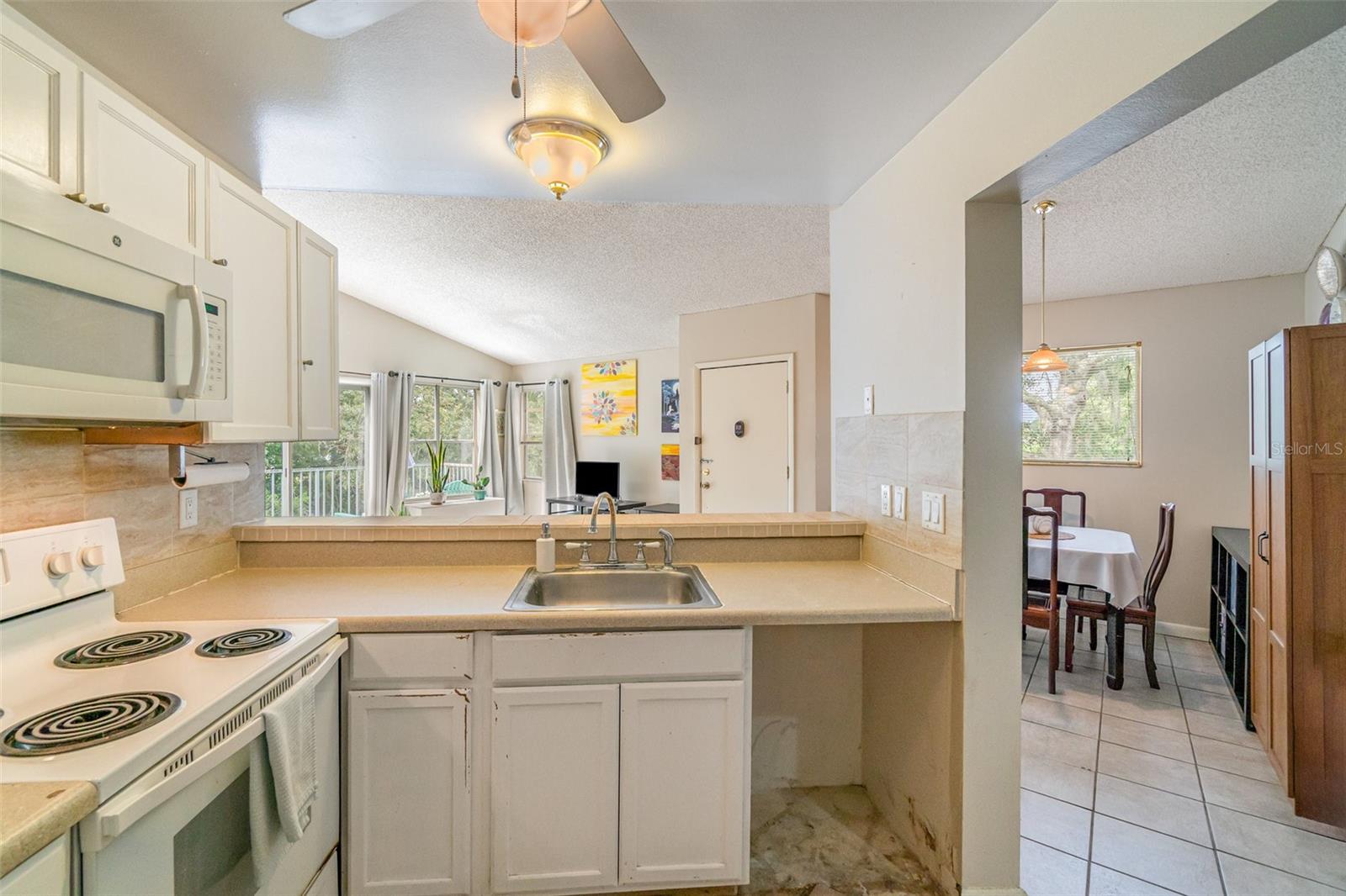 Image 19 of 34 For 2560 Woodgate Boulevard 207
